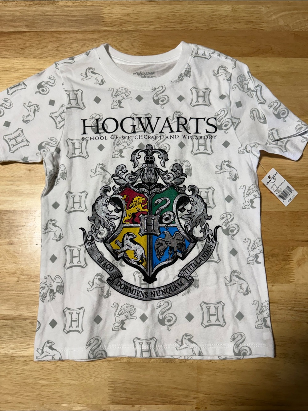 Harry Potter Hogwarts Kids XS T-Shirt Universal Studios NWT